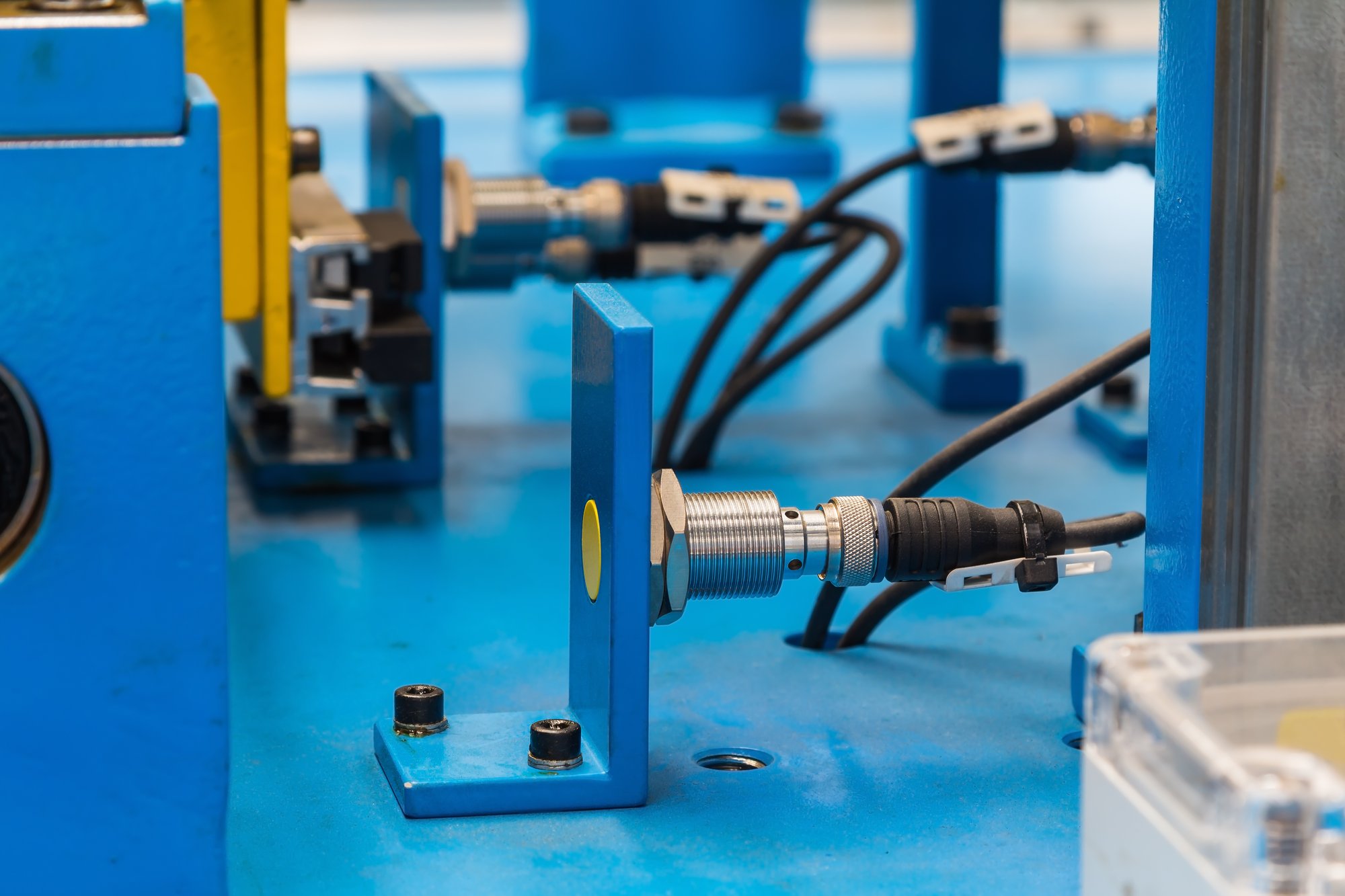 proximity sensor with M12 connection
